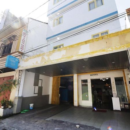 Mutiara Sari Hotel Макасар Экстерьер фото
