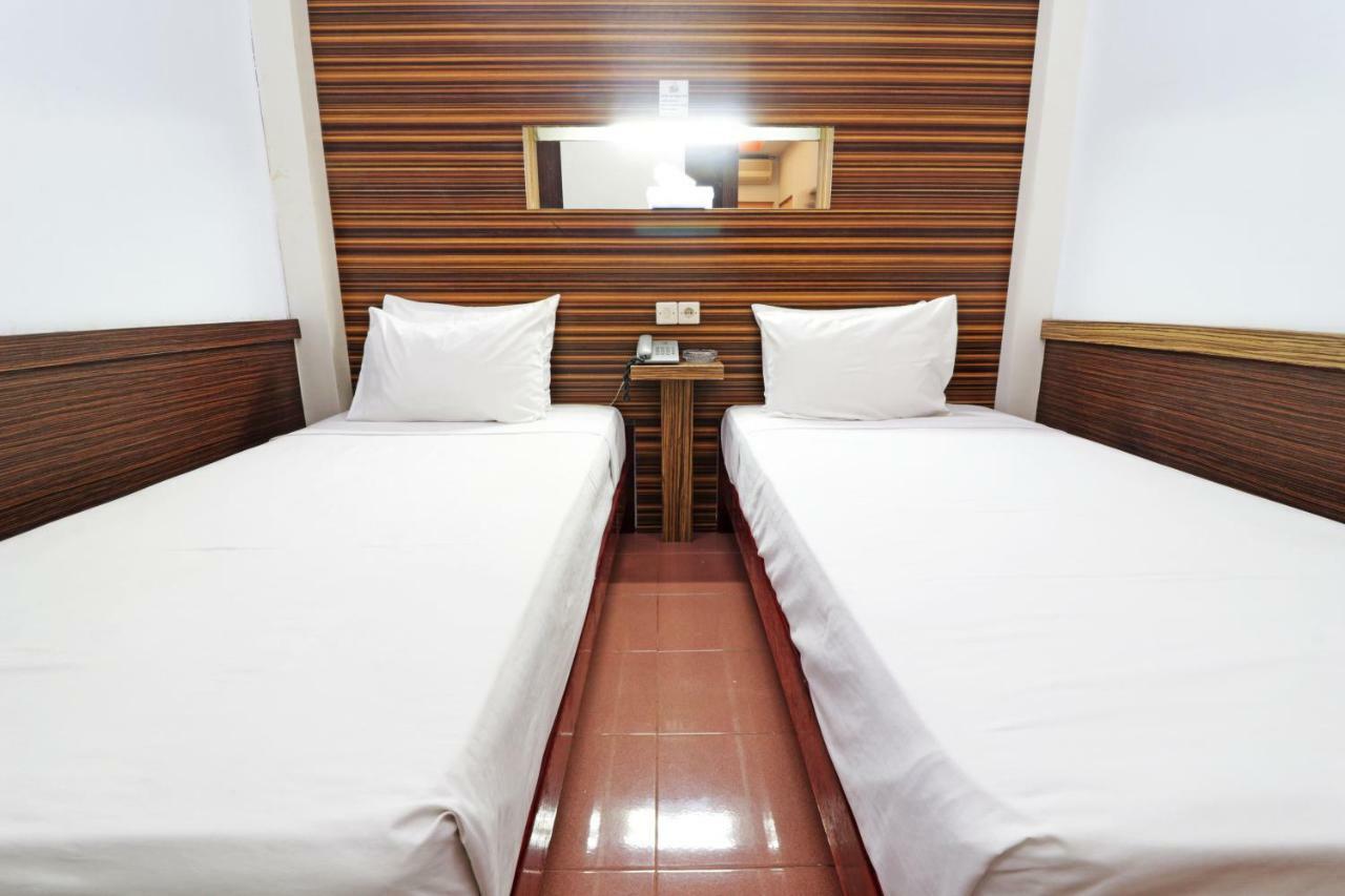 Mutiara Sari Hotel Макасар Экстерьер фото