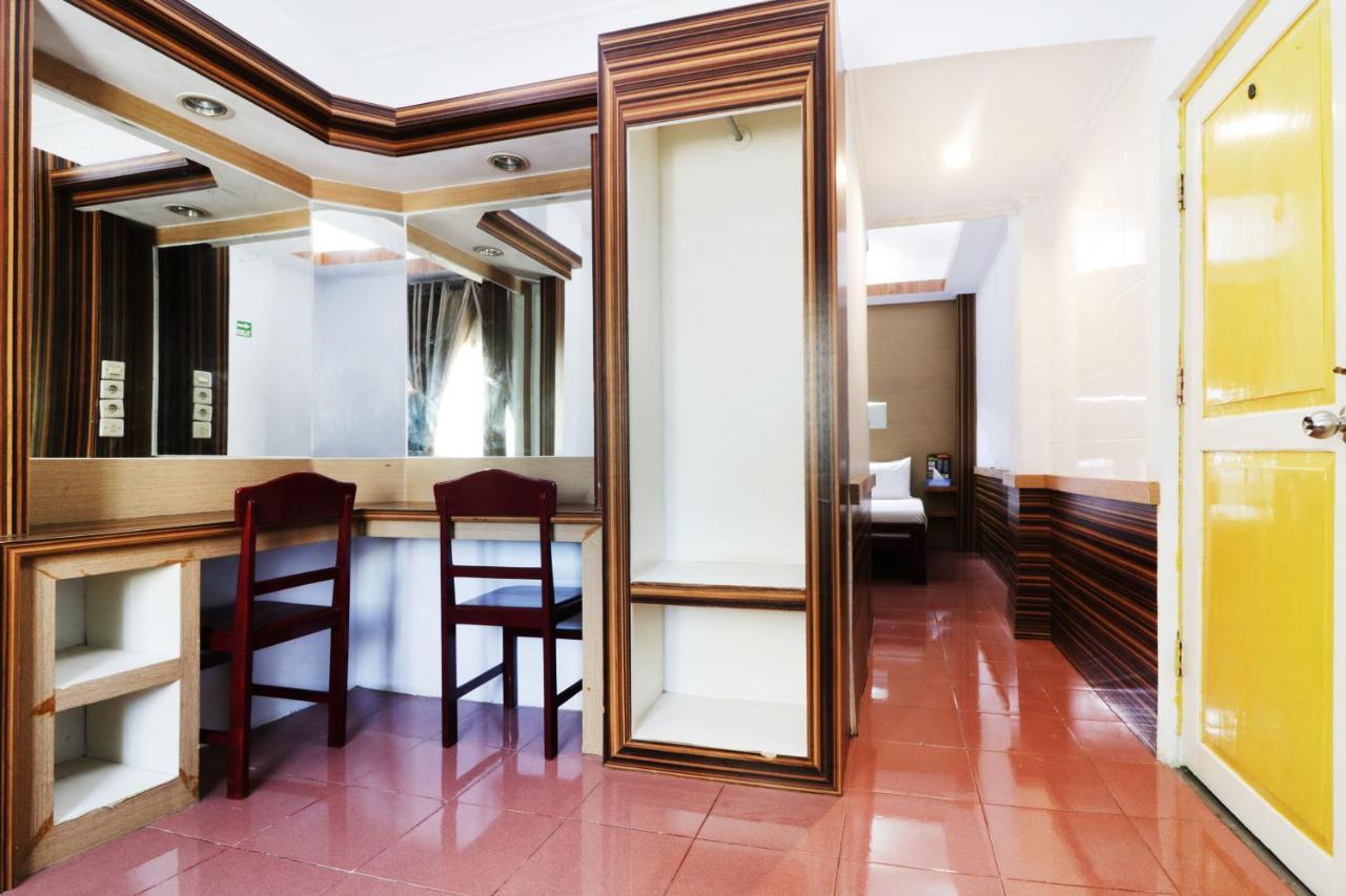 Mutiara Sari Hotel Макасар Экстерьер фото