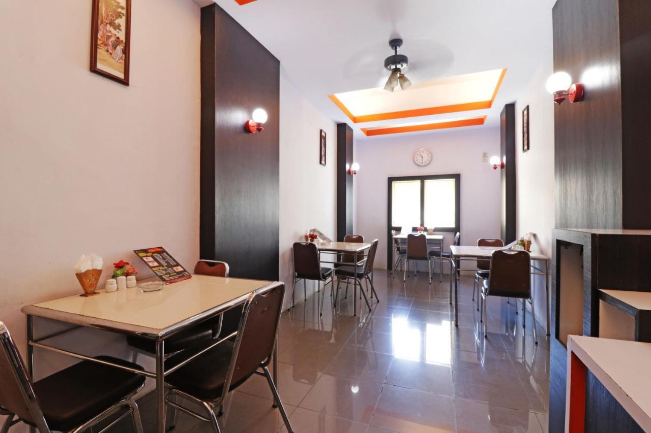Mutiara Sari Hotel Макасар Экстерьер фото